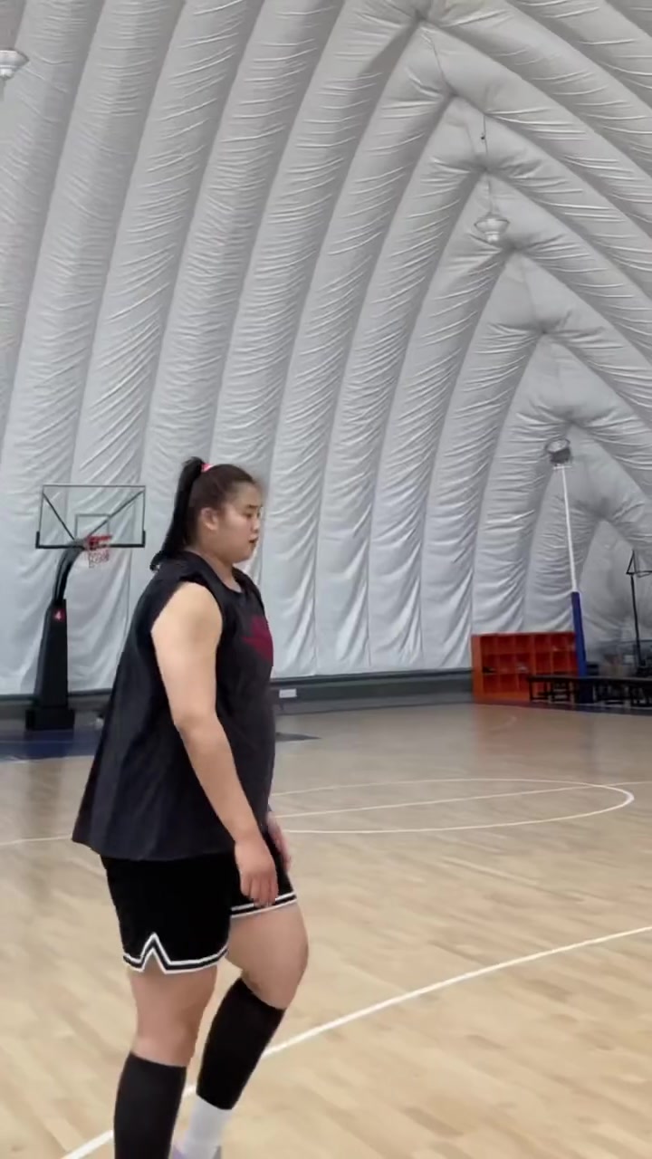 嚯，好魁梧！大寶貝劉禹彤背打你，你能頂住嗎？